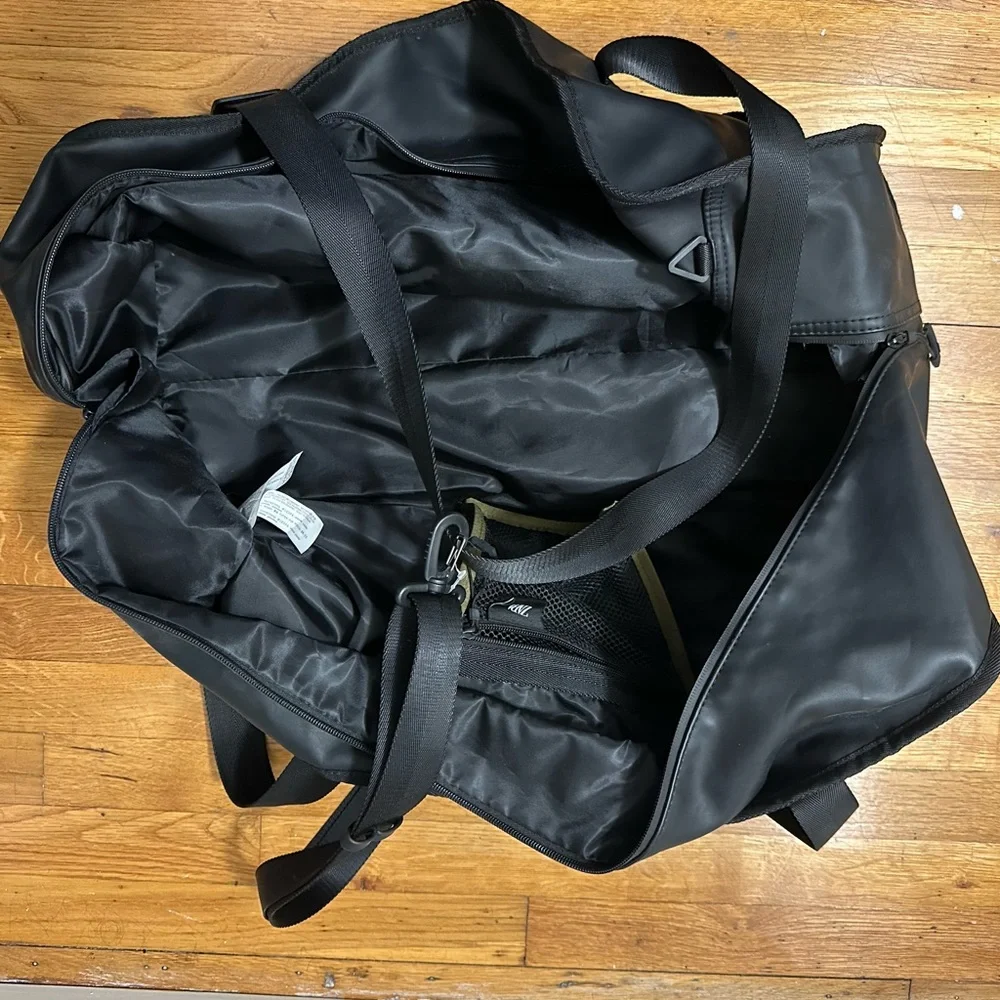 Black Men's Zara Travel Duffel Bag - Durable Weekend Bag !